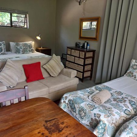 A Little Guesthouse Bloemfontein Esterno foto