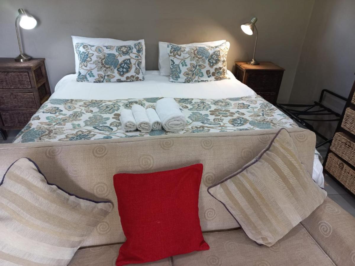 A Little Guesthouse Bloemfontein Esterno foto