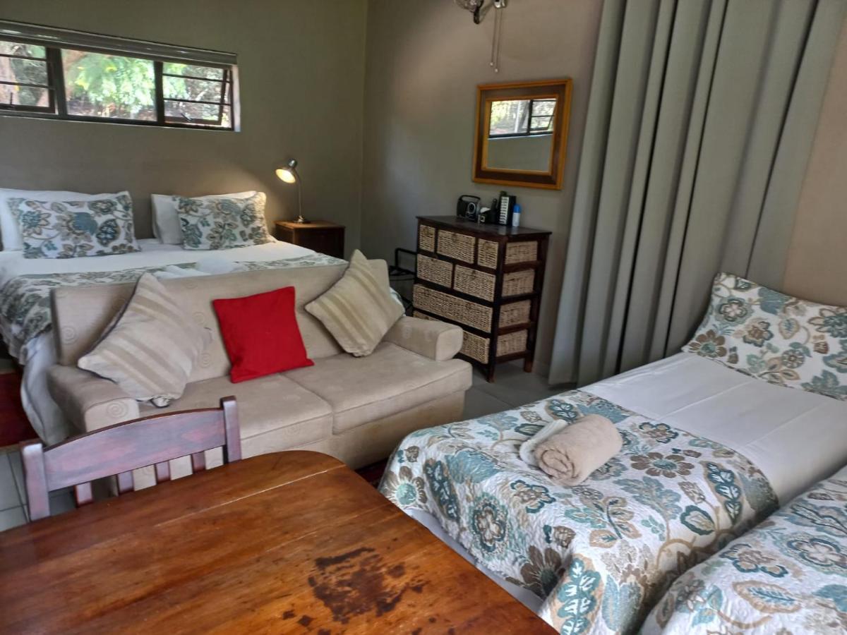 A Little Guesthouse Bloemfontein Esterno foto