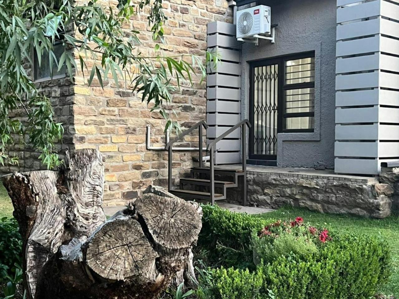 A Little Guesthouse Bloemfontein Esterno foto