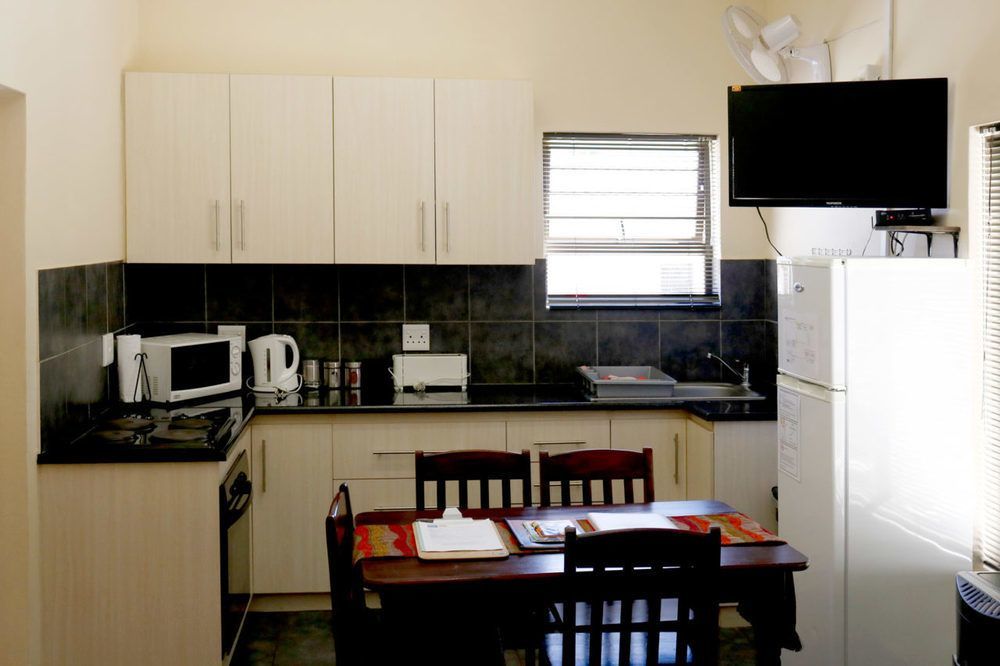 A Little Guesthouse Bloemfontein Esterno foto