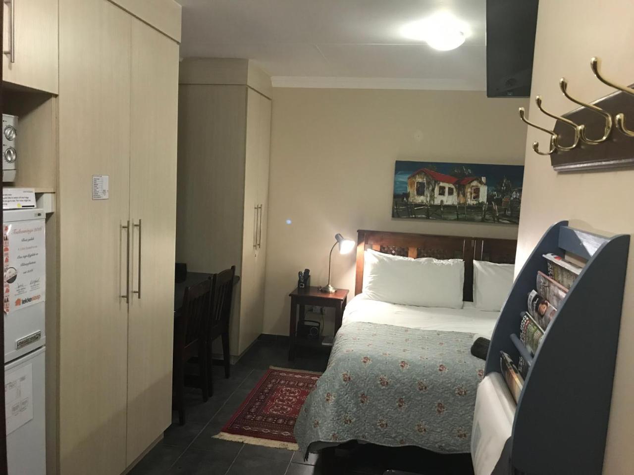 A Little Guesthouse Bloemfontein Esterno foto