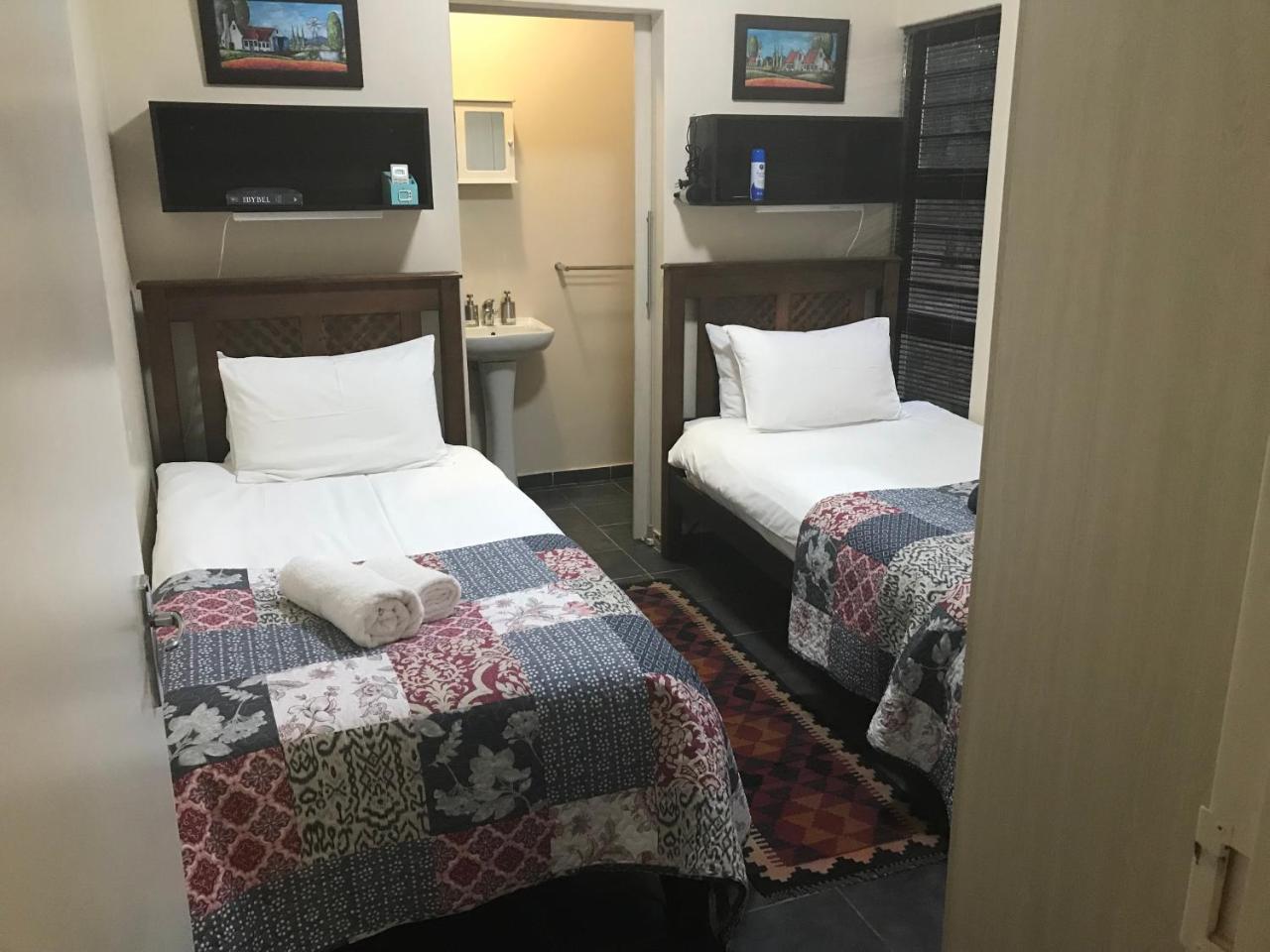 A Little Guesthouse Bloemfontein Esterno foto