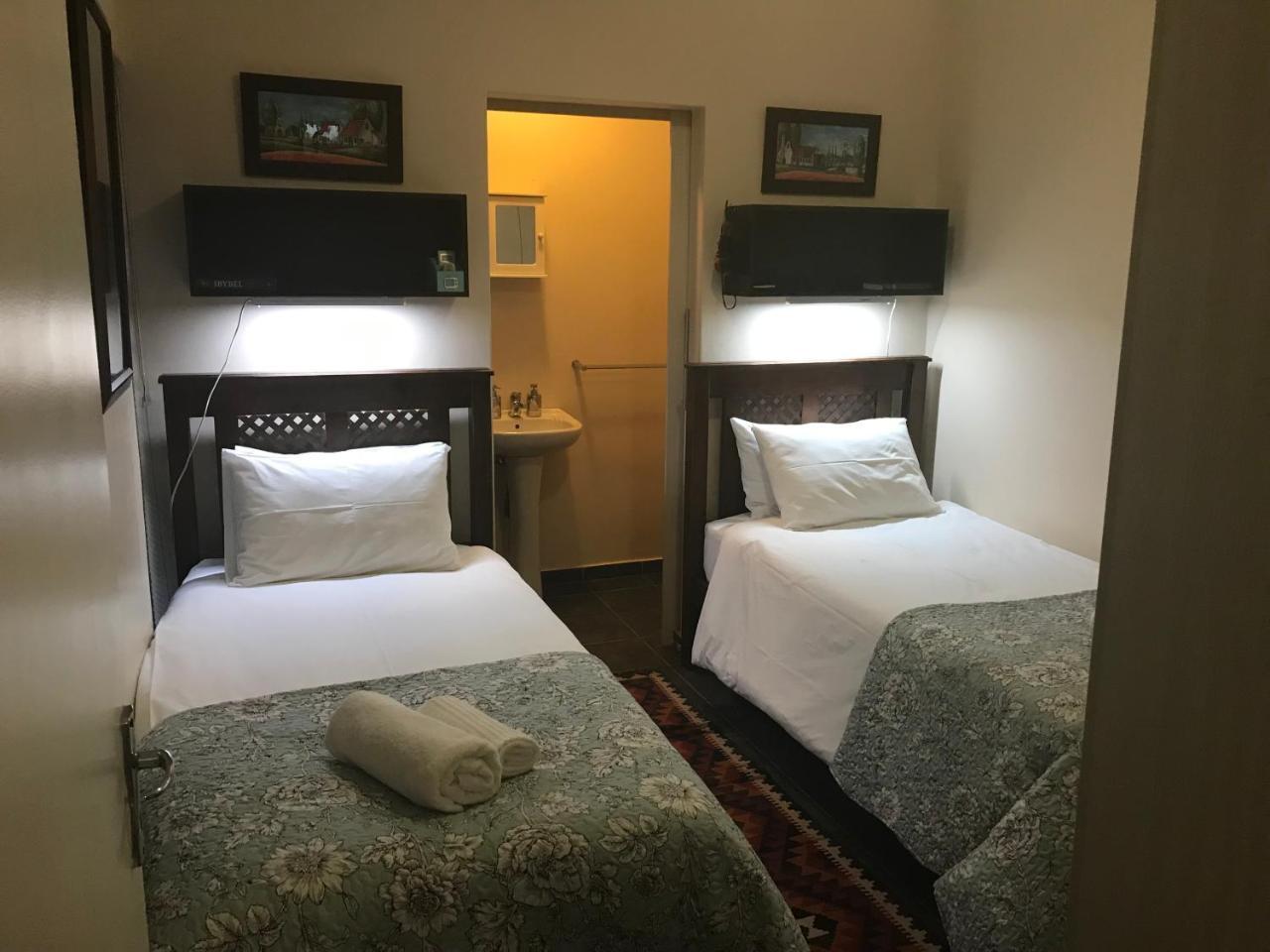 A Little Guesthouse Bloemfontein Esterno foto
